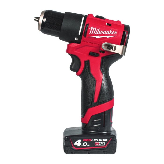 Taladro percutor subcompacto M12™ sin escobillas, 2 velocidades, par máximo 40Nm, portabrocas metálico 10mm. Se suministra con 2 baterías M12B4 y cargador C12C, en kitbox Milwaukee