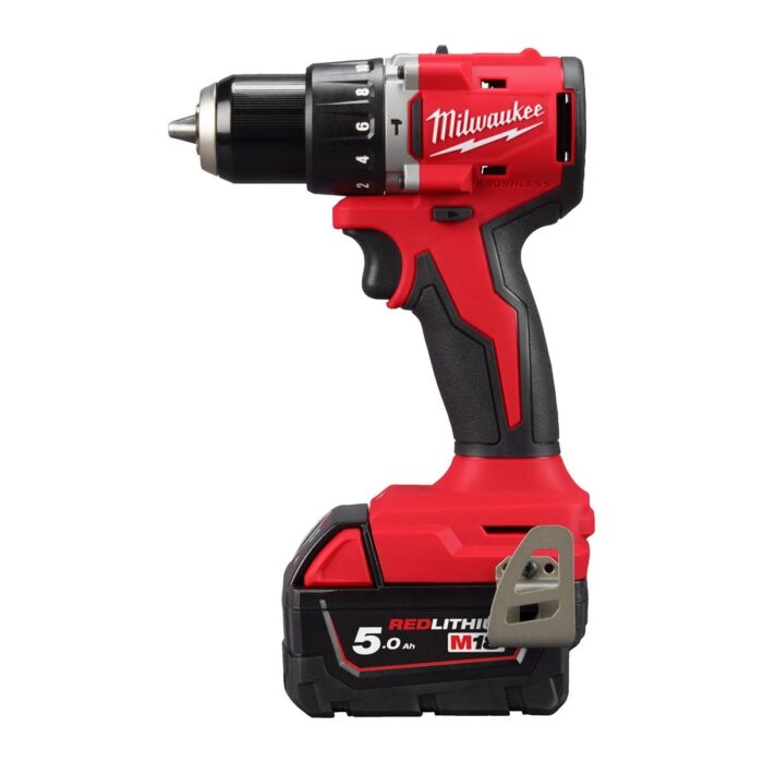 Taladro percutor compacto sin escobillas M18™, 2 velocidades, par máximo 60,5Nm, portabrocas metálico 13mm, longitud total 145mm. Se suministra con 2 baterías M18B5 y cargador M12-18C, en kitbox Milwaukee