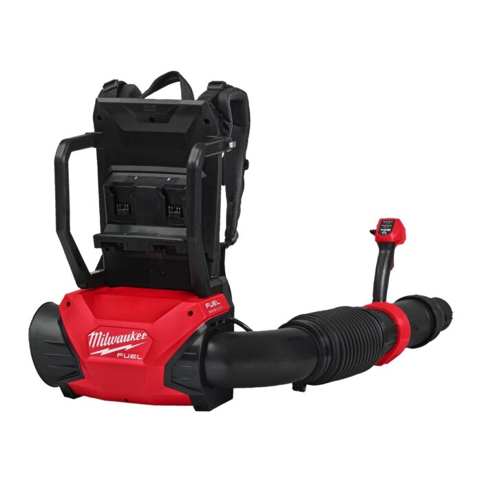 Soplador de mochila M18 FUEL™, fuerza de soplado 20,5N, hasta 1.104m³/h a 249km/h, selector de velocidad con 3 posiciones, cruise control, incluye boquilla plana y cónica, capacidad para 4 baterías M18™, correas de ajuste cómodo y tubo telescópico. Se suministra en versión cero, sin baterías ni cargador Milwaukee