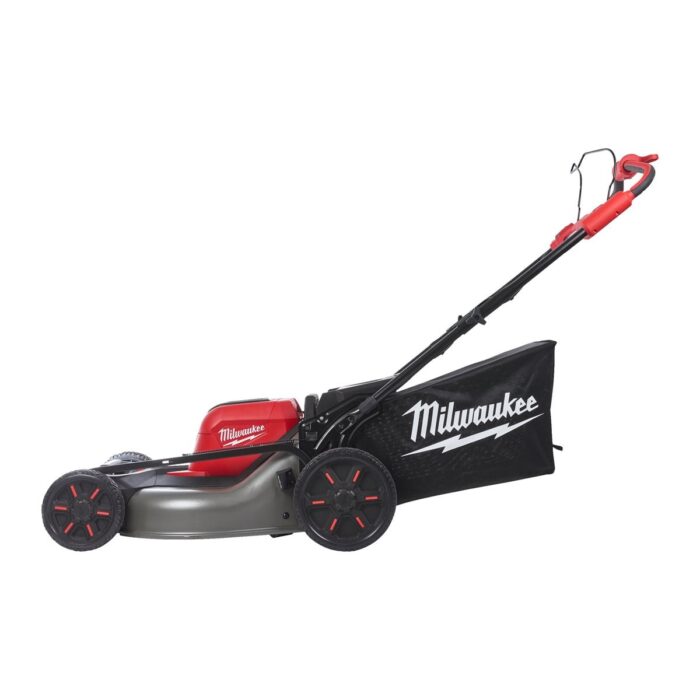 Cortacésped M18 FUEL™, capacidad de corte 53cm, sistema de autopropulsión 0,16-6,4km/h, 0 - 3.300rpm, ajuste de altura de un solo punto y 7 posiciones de 2,5 a 10cm, iluminación frontal y lateral para una visibilidad 180°. Corte con bolsa, deflector y modo mantillo/mulching. Compartimento para 2 baterías M18™, incluye tapón de mulching, bolsa de 70l y deflector lateral trasero. Se suministra con 2 baterías FORGE™ M18FB12 y cargador rápido de doble puerto M18 DFC Milwaukee