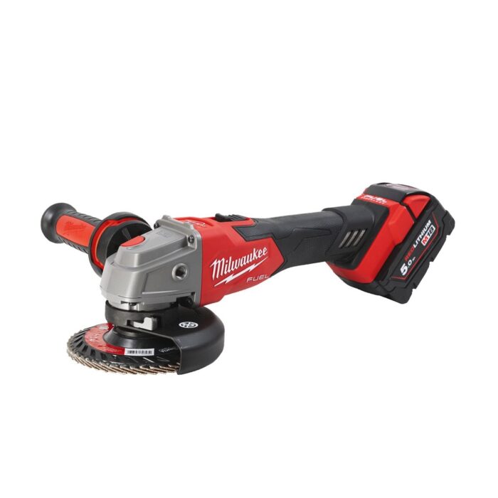 Amoladora angular M18 FUEL™, diámetro del disco 125mm, freno RAPIDSTOP™, 8500rpm, AVS, FIXTEC™, protección anti-kickback, interruptor de botón con bloqueo. Incluye guarda adicional para corte. Se suministra con 2 baterías M18B5 y cargador rápido M12-18FC, en HD-box Milwaukee